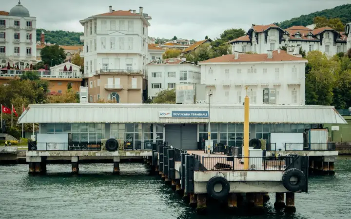 Büyükada iskelesi