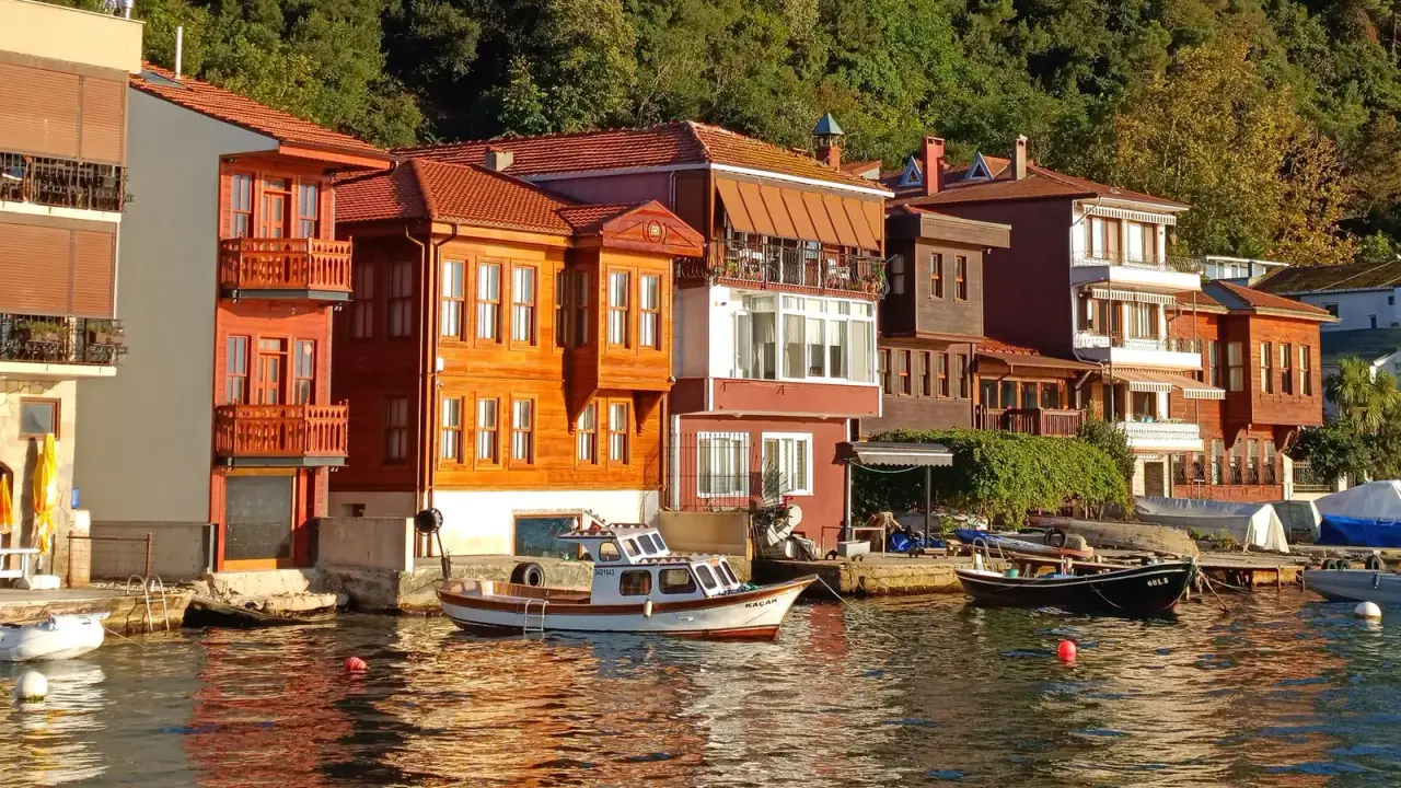 Beykoz Anadolu Kavağı’nda sahil evleri