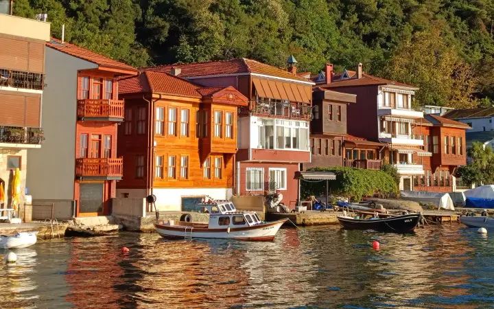 Beykoz Anadolu Kavağı’nda sahil evleri