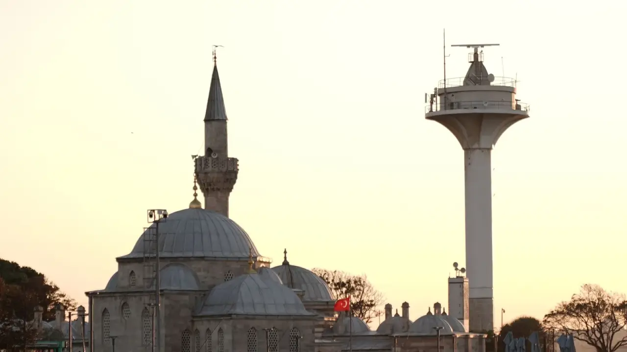 Üsküdar’dan gün batımında Kız Kulesi